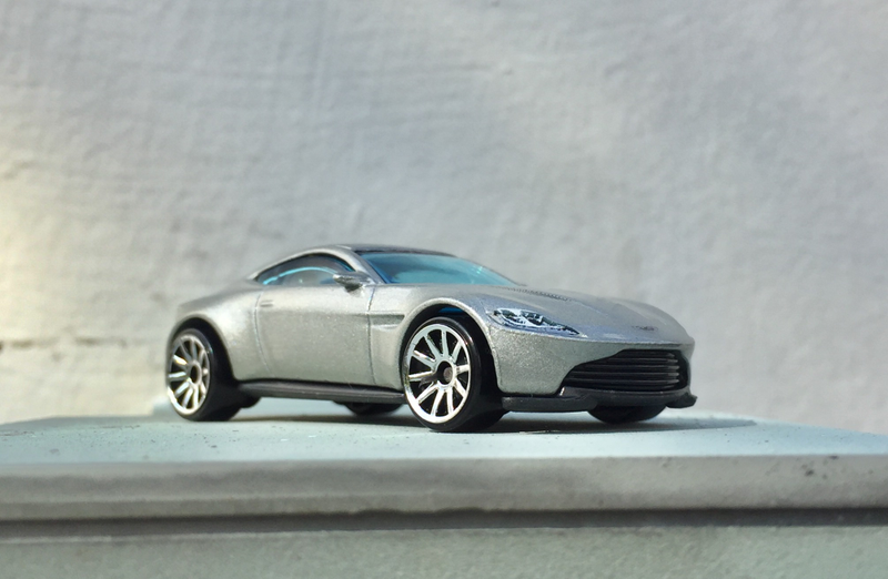 Illustration for article titled Thursday on the Thames - Your ride, Mr. Bond...